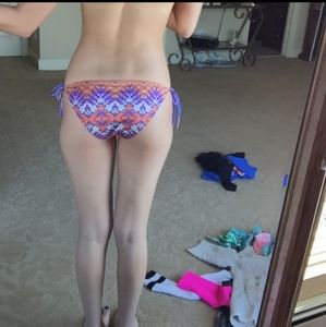 v.s string bikini bottoms